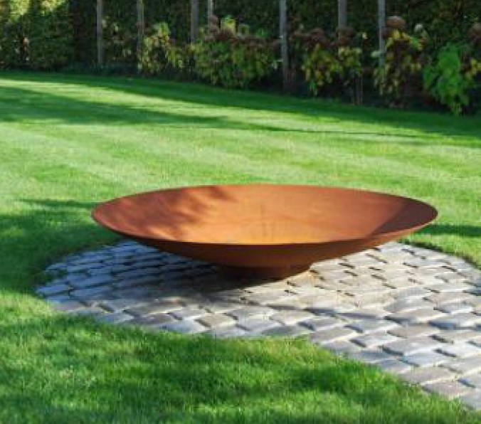 Elegant bålpanne i 4 mm tykkelse Corten stål. Separat sokkel medfølger