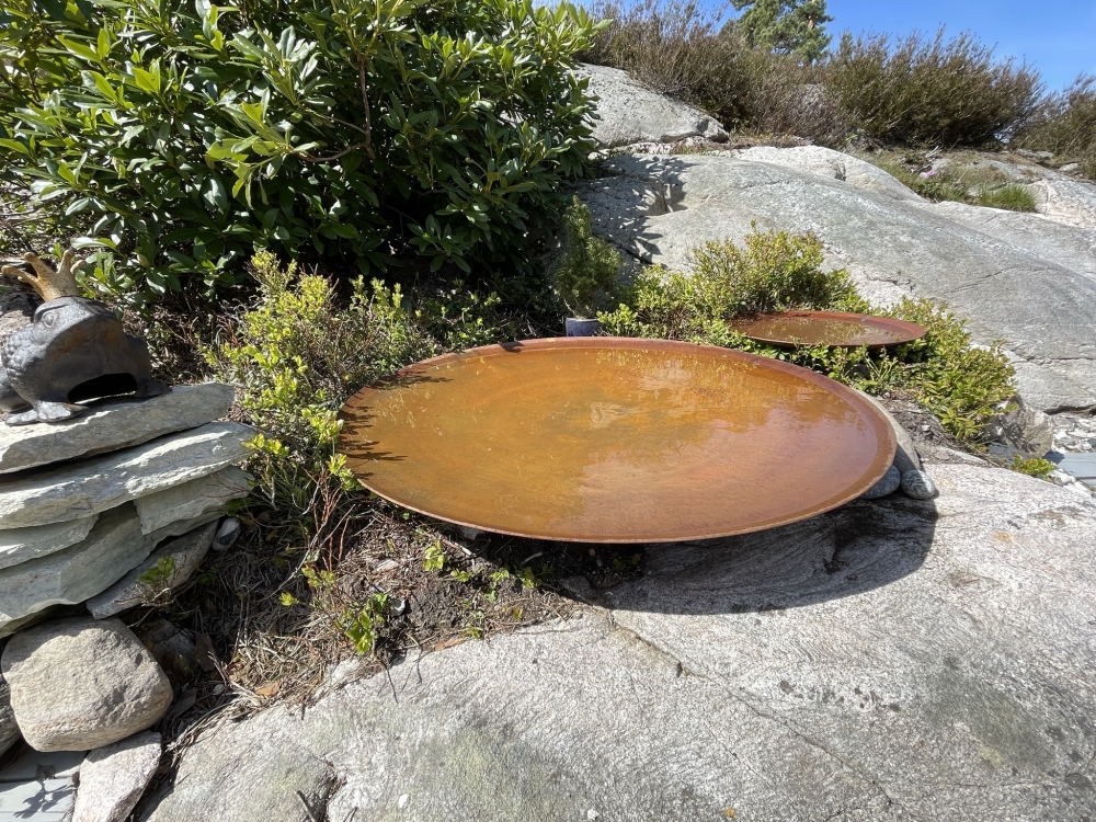 Elegant bålpanne i 4 mm tykkelse Corten stål. Separat sokkel medfølger